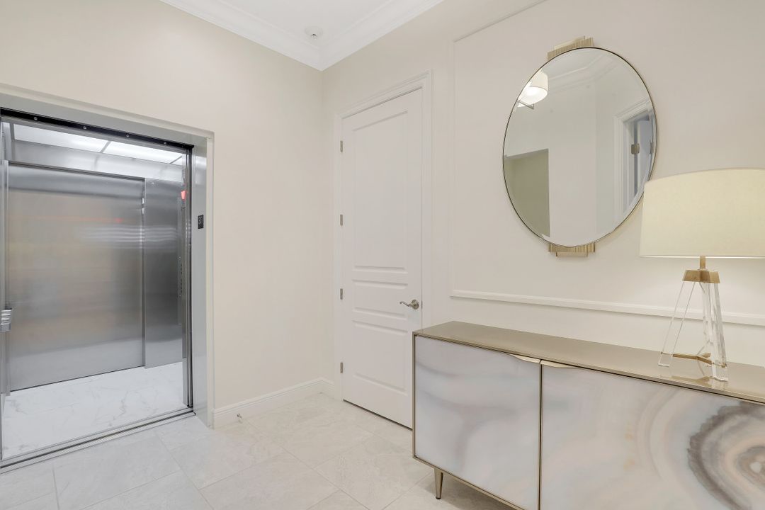 16386 Viansa Way #301, Naples, FL 34110