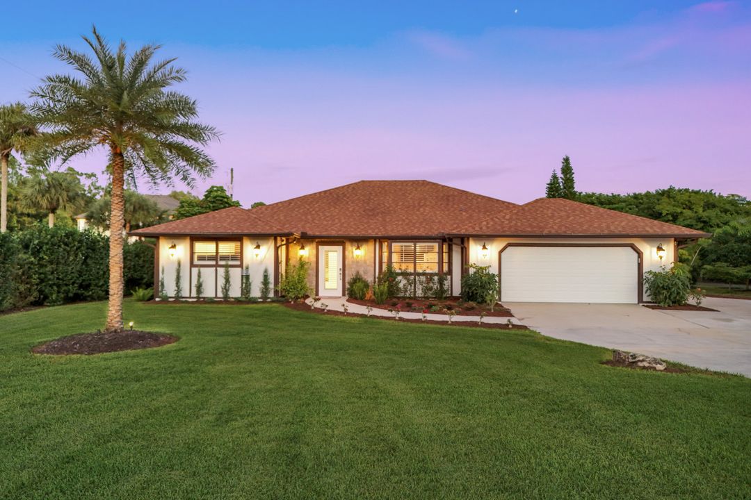 1930 Oakes Blvd, Naples, FL 34119