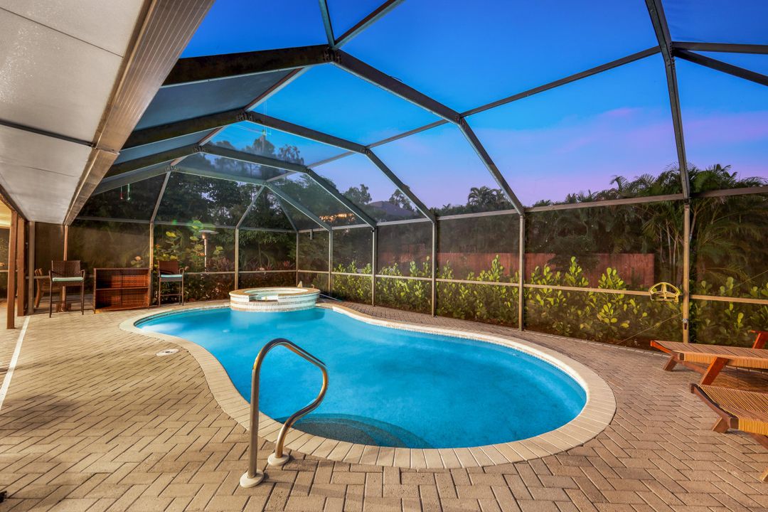 1930 Oakes Blvd, Naples, FL 34119