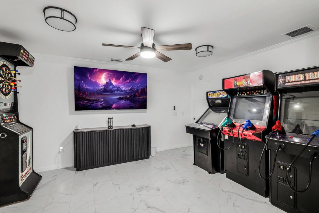 1930 Oakes Blvd, Naples, FL 34119