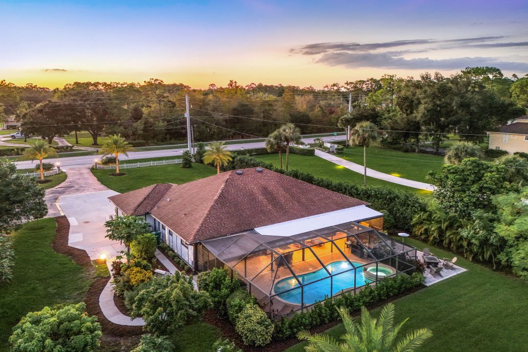 1930 Oakes Blvd, Naples, FL 34119