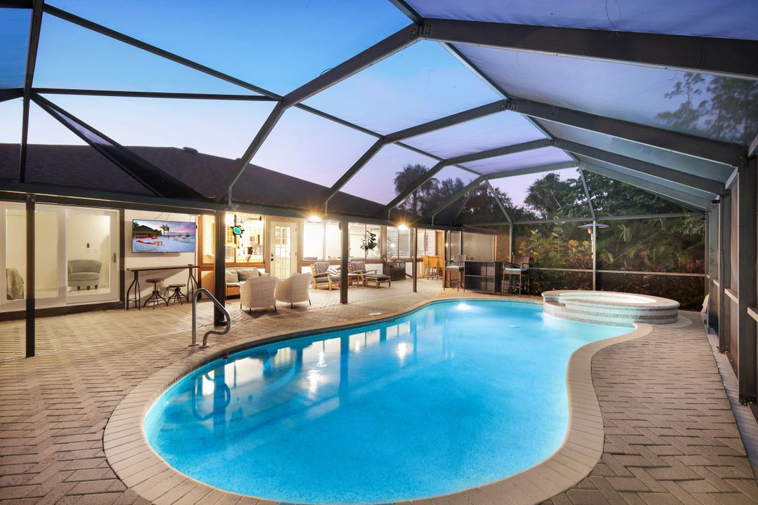 1930 Oakes Blvd, Naples, FL 34119