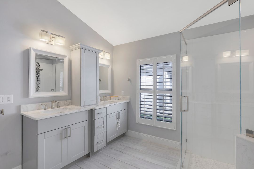 8417 Indian Wells Way, Naples, FL 34113