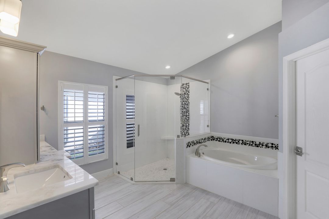 8417 Indian Wells Way, Naples, FL 34113