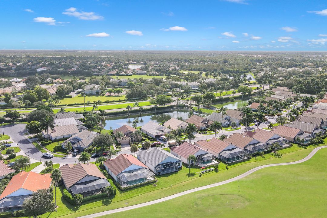 8417 Indian Wells Way, Naples, FL 34113