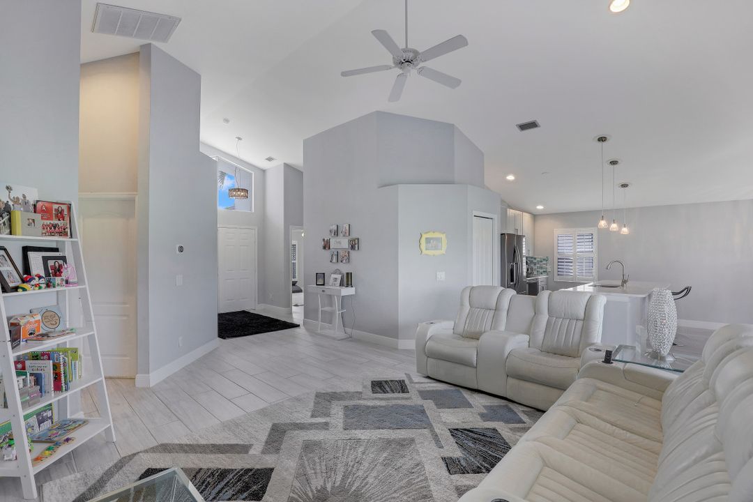 8417 Indian Wells Way, Naples, FL 34113