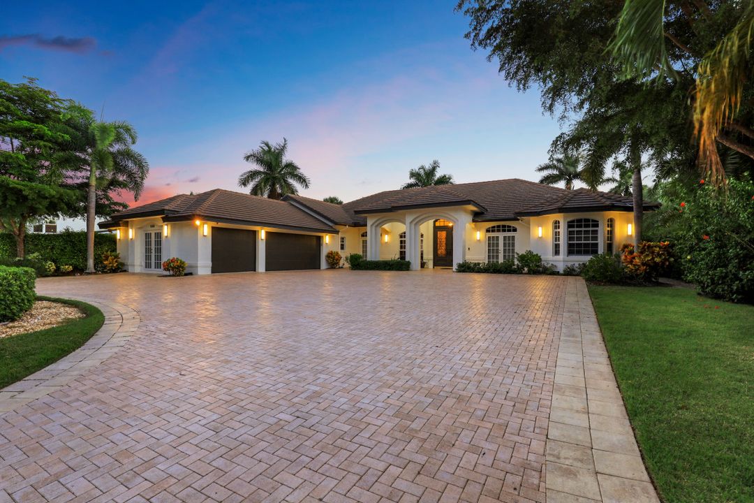 540 Orchid Dr, Naples, FL 34102
