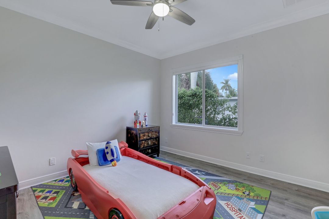 540 Orchid Dr, Naples, FL 34102