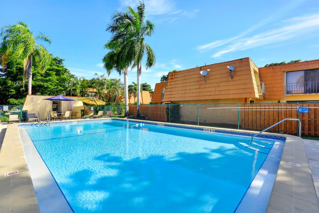 1710 Park Meadows Dr #3, Fort Myers, FL 33907