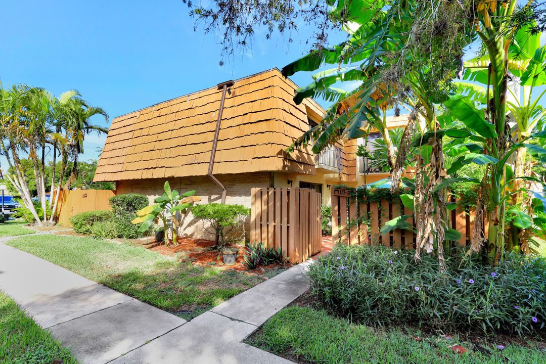 1710 Park Meadows Dr #3, Fort Myers, FL 33907