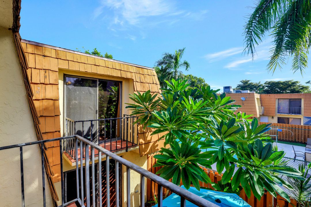 1710 Park Meadows Dr #3, Fort Myers, FL 33907