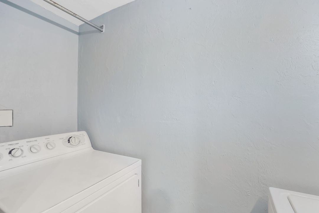 1710 Park Meadows Dr #3, Fort Myers, FL 33907