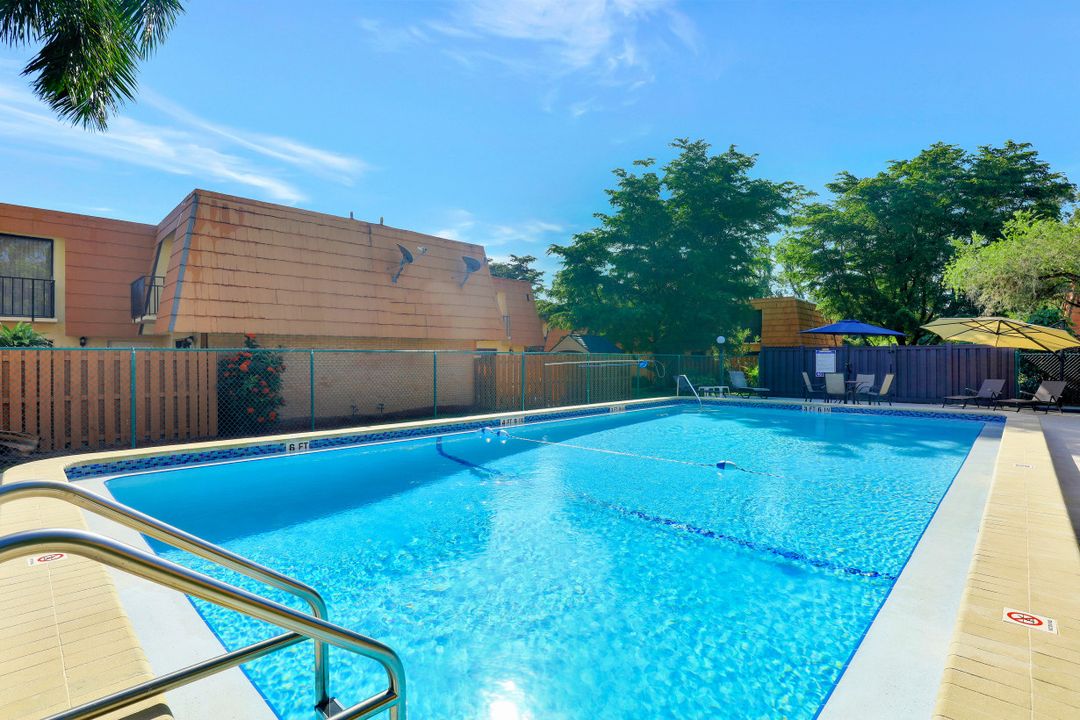 1710 Park Meadows Dr #3, Fort Myers, FL 33907