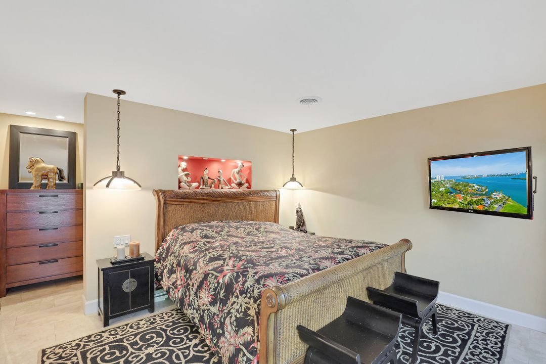 799 Broad Ave S, Naples, FL 34102