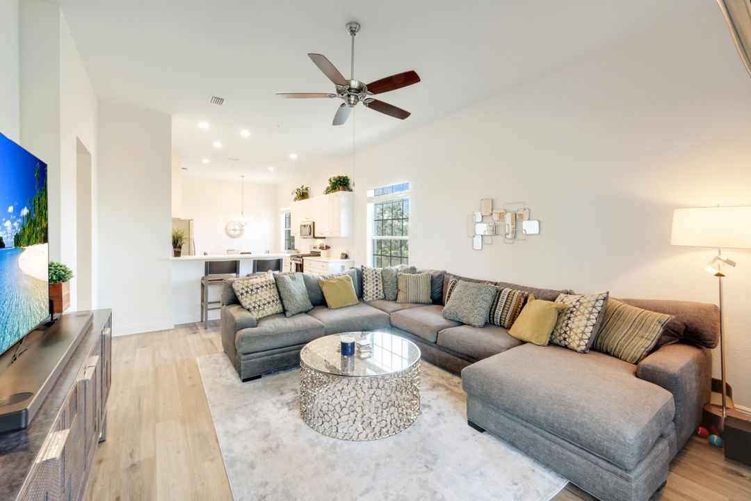 9292 Belle Ct #201, Naples, FL 34114