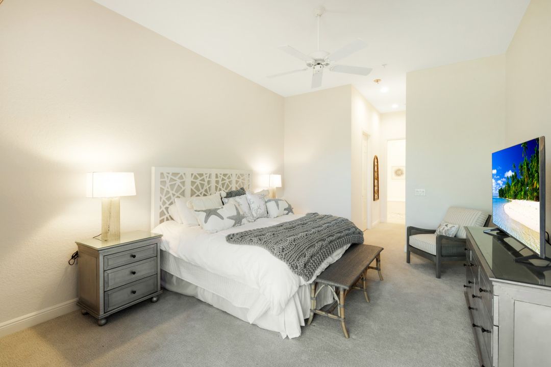 9292 Belle Ct #201, Naples, FL 34114