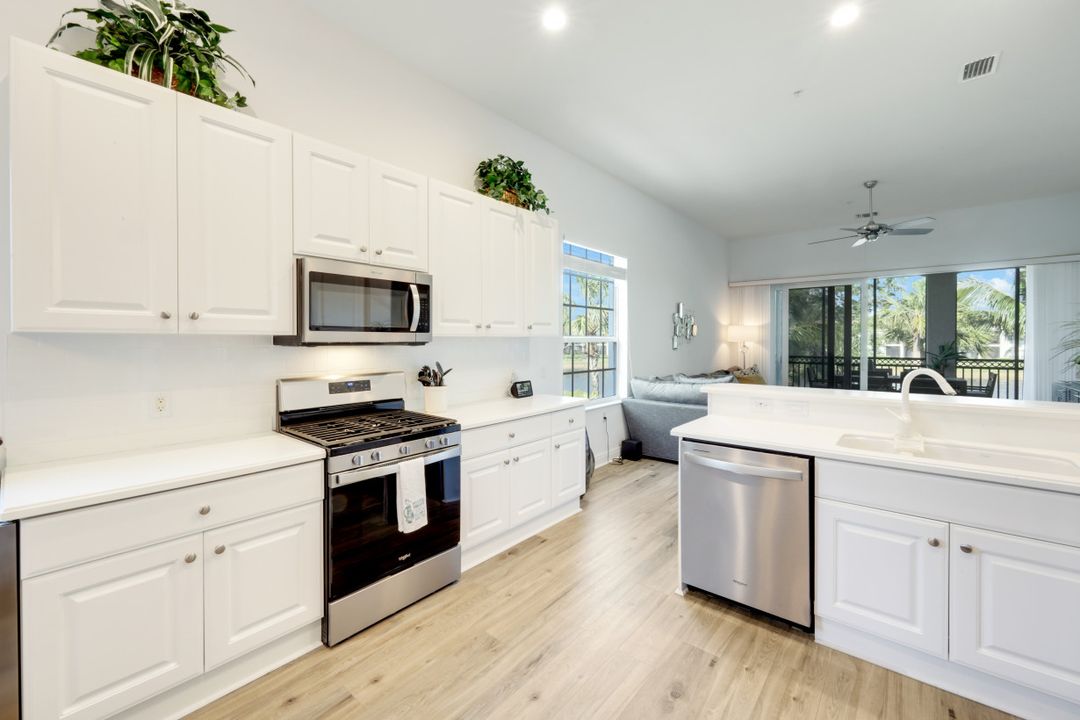 9292 Belle Ct #201, Naples, FL 34114