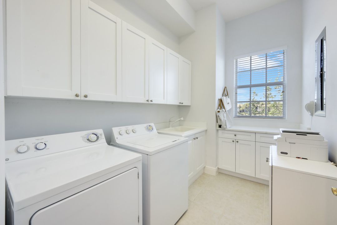 9292 Belle Ct #201, Naples, FL 34114