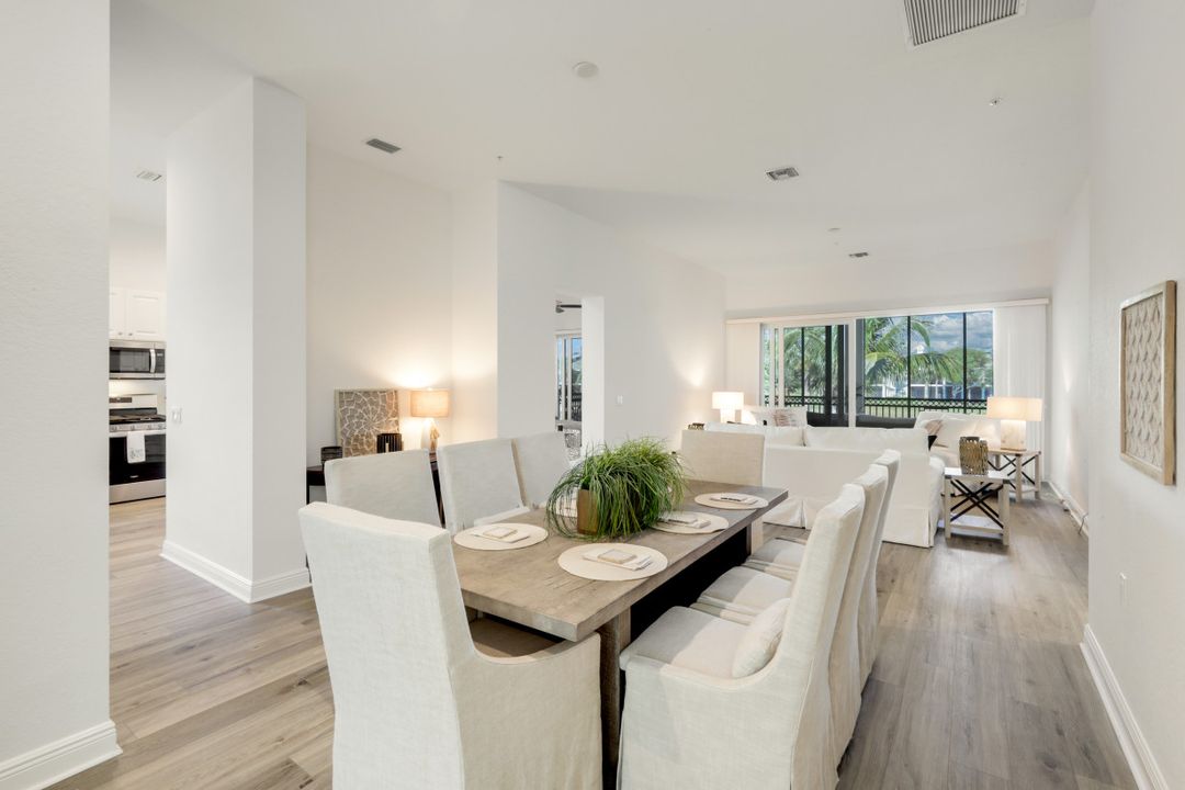 9292 Belle Ct #201, Naples, FL 34114