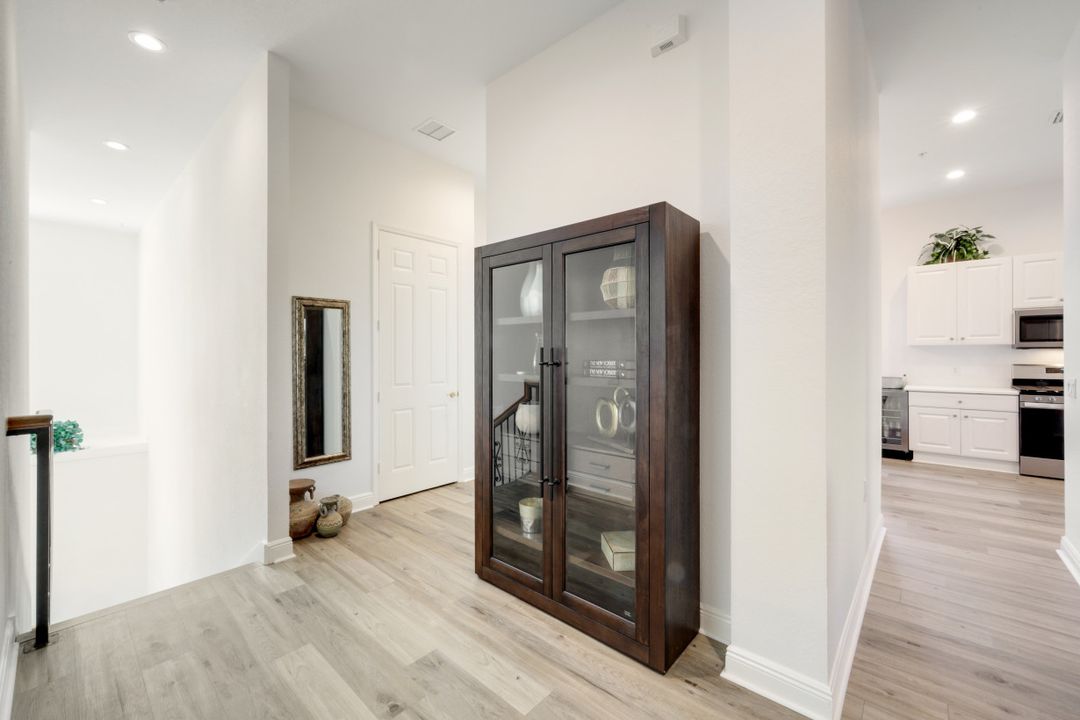 9292 Belle Ct #201, Naples, FL 34114