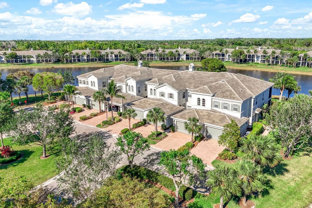 9292 Belle Ct #201, Naples, FL 34114