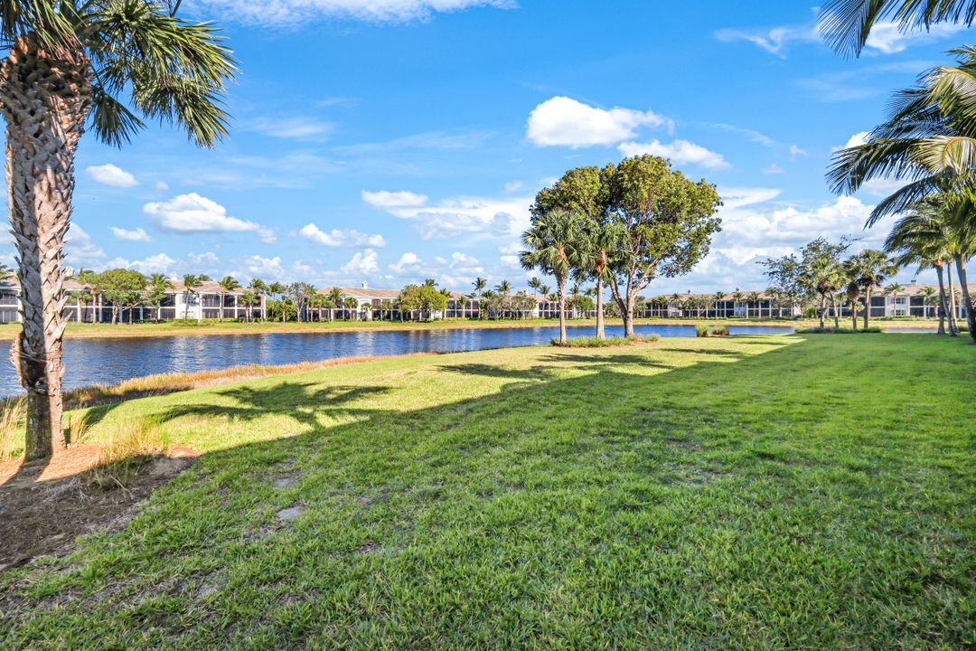 9292 Belle Ct #201, Naples, FL 34114
