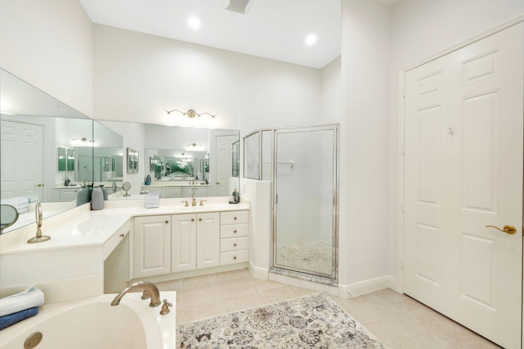 9292 Belle Ct #201, Naples, FL 34114