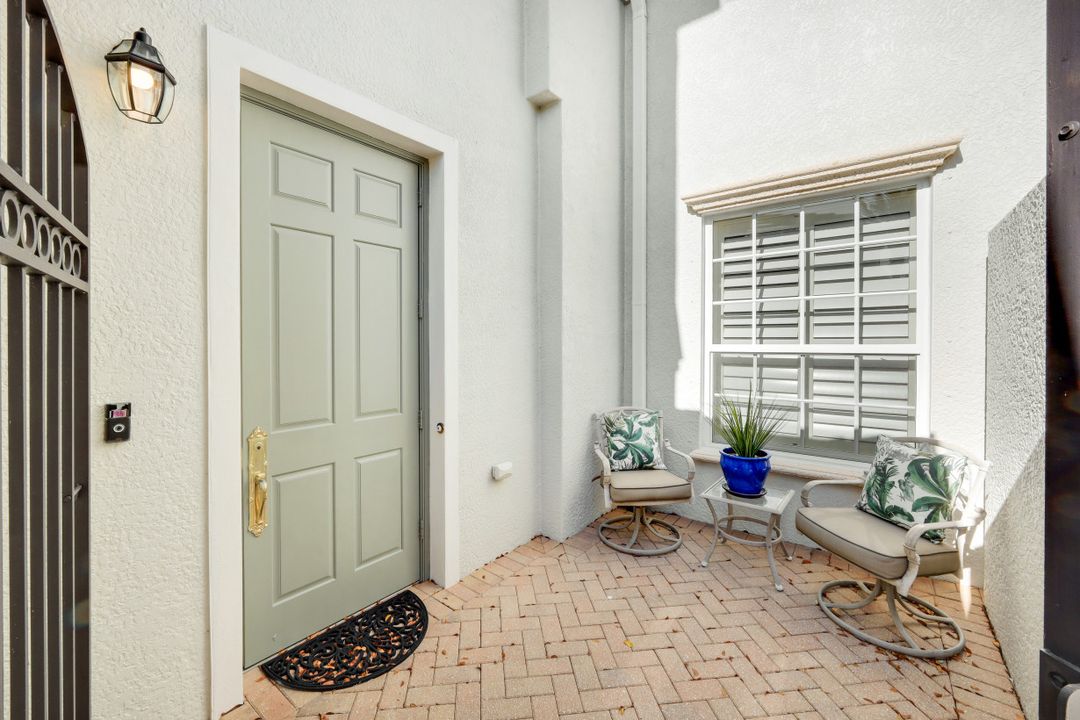 9292 Belle Ct #201, Naples, FL 34114