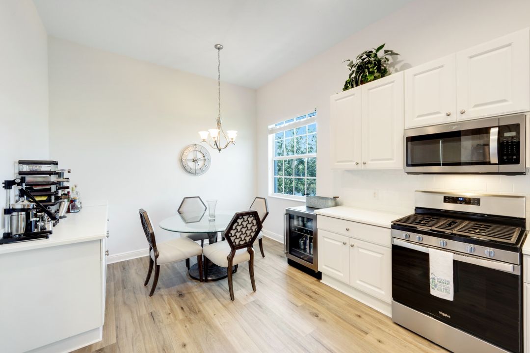 9292 Belle Ct #201, Naples, FL 34114
