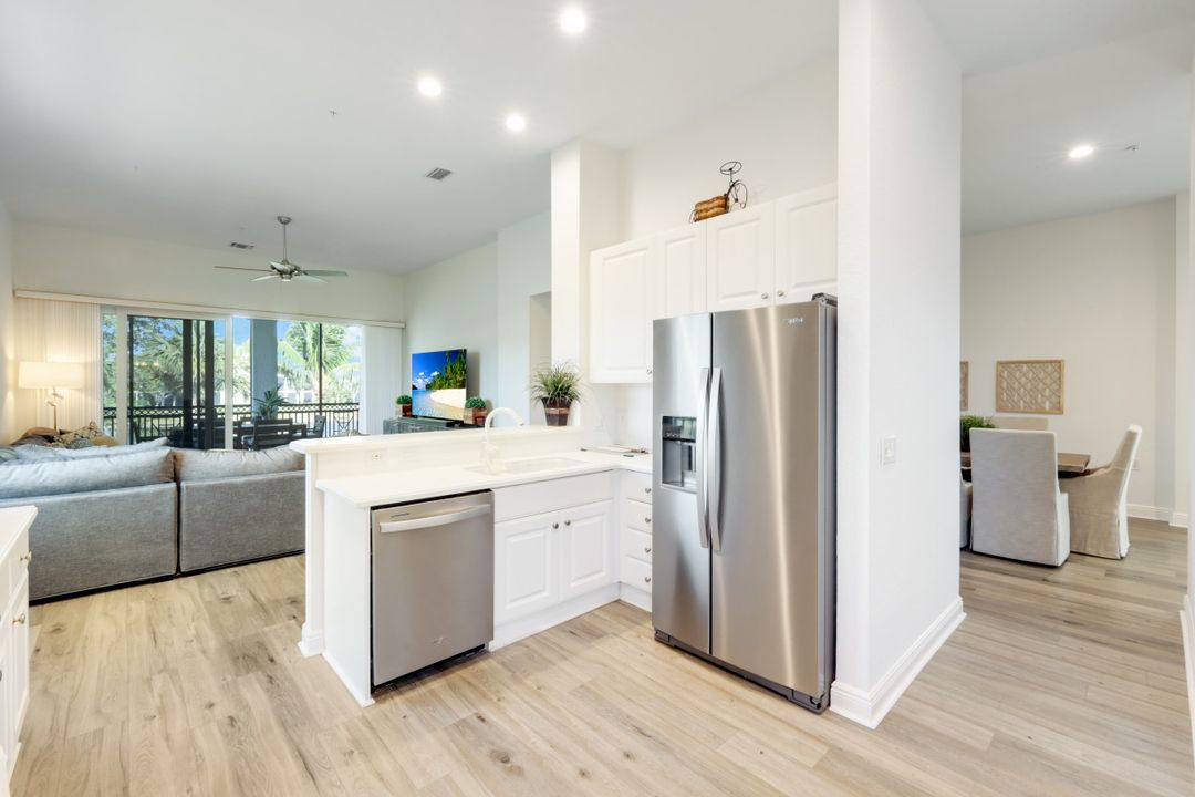 9292 Belle Ct #201, Naples, FL 34114