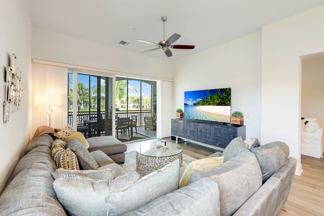 9292 Belle Ct #201, Naples, FL 34114