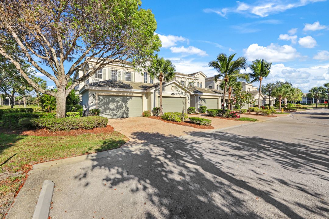 9292 Belle Ct #201, Naples, FL 34114