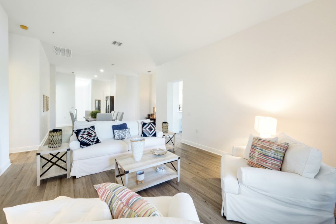 9292 Belle Ct #201, Naples, FL 34114