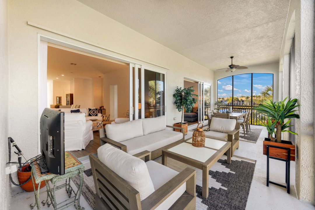 9292 Belle Ct #201, Naples, FL 34114
