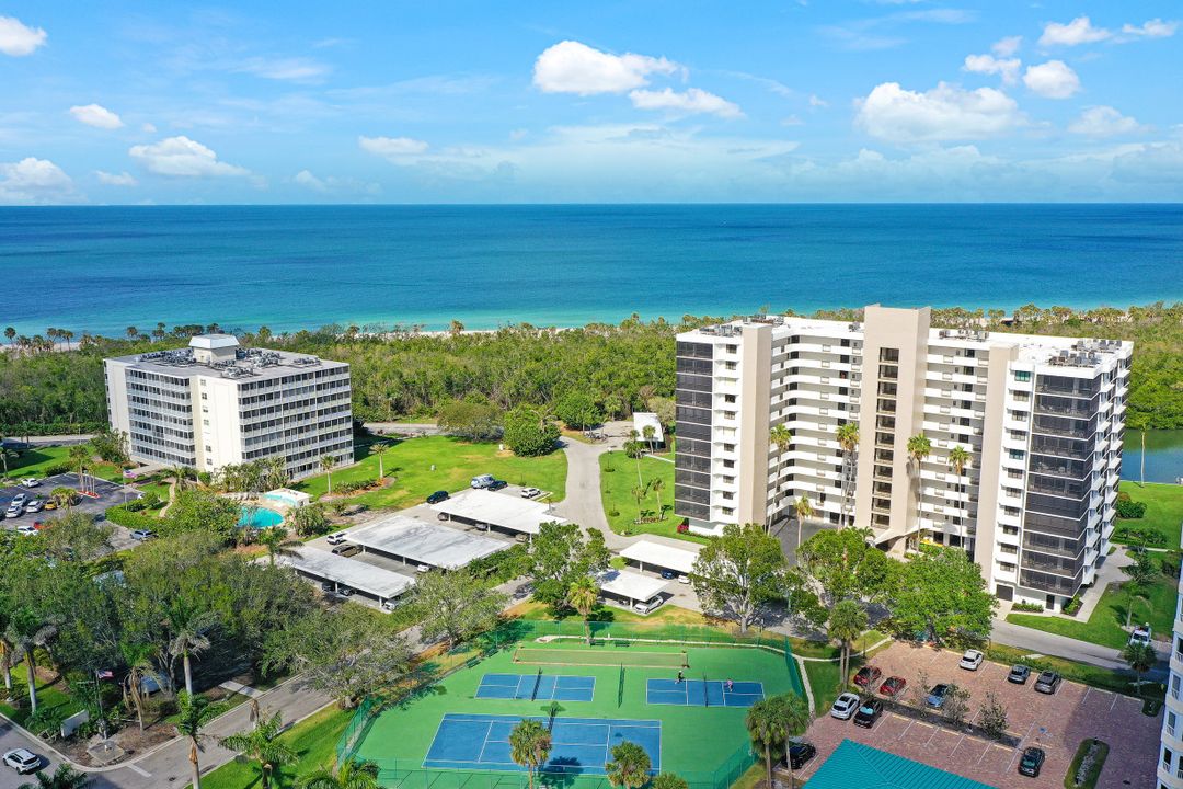 5 Bluebill Ave #812, Naples, FL 34108
