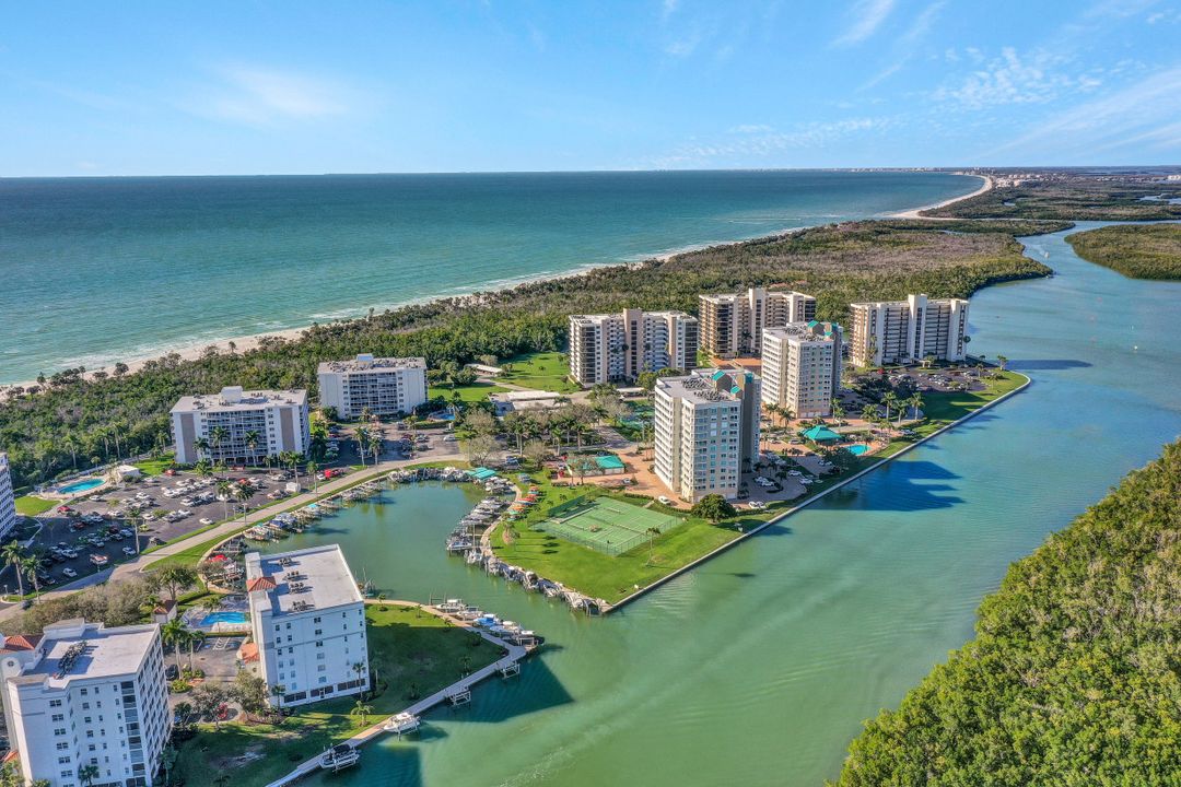 5 Bluebill Ave #812, Naples, FL 34108