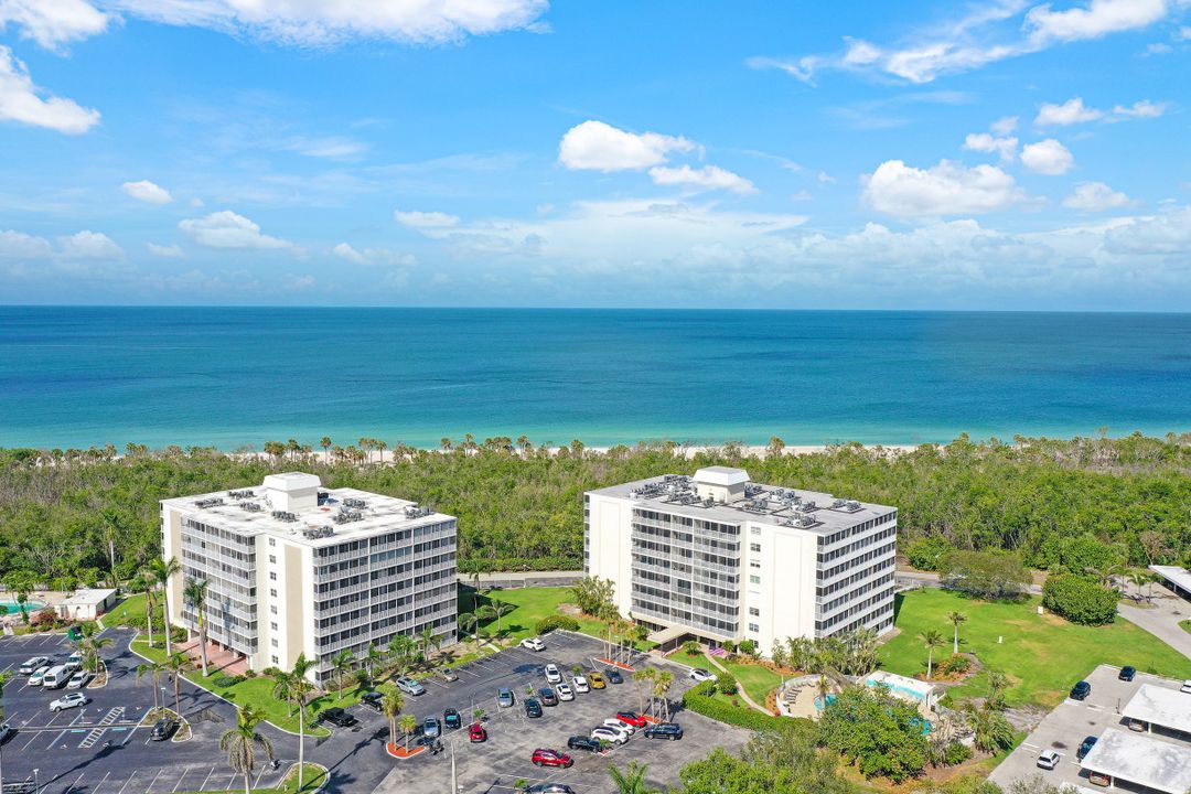 5 Bluebill Ave #812, Naples, FL 34108