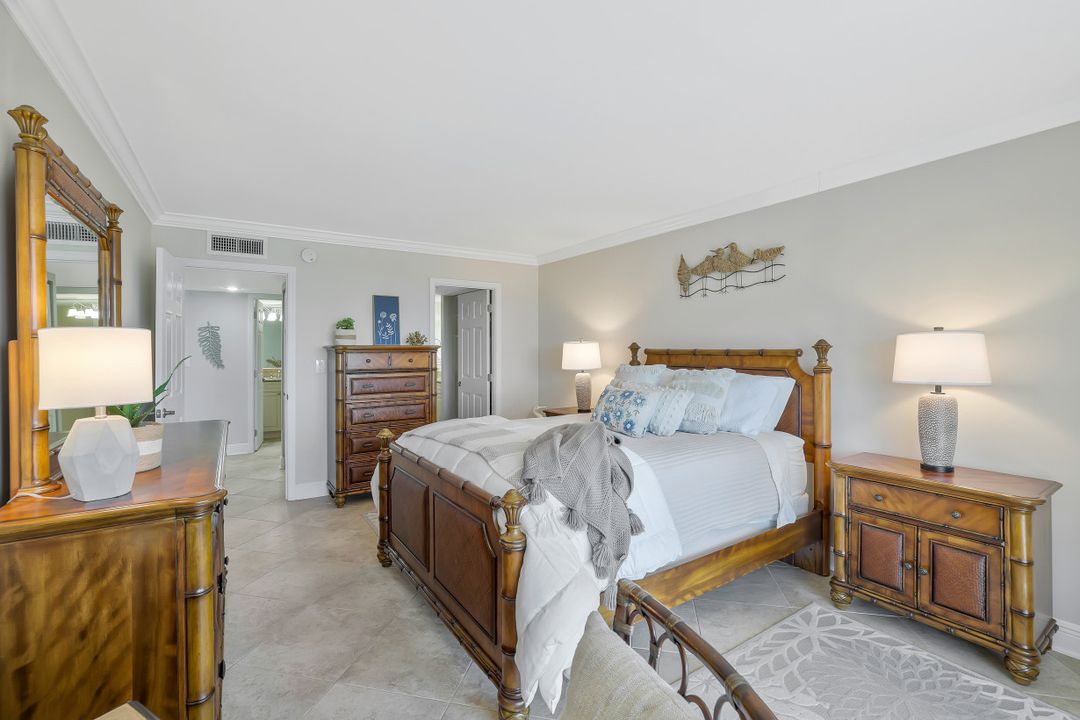5 Bluebill Ave #812, Naples, FL 34108