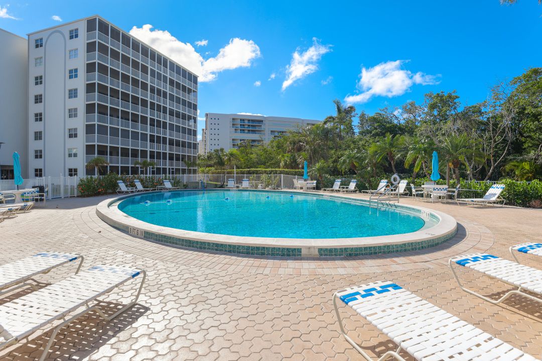5 Bluebill Ave #812, Naples, FL 34108
