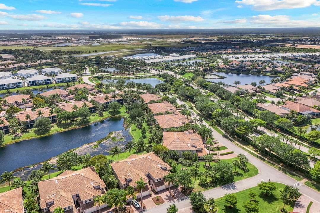 3176 Serena Ln #202, Naples, FL 34114