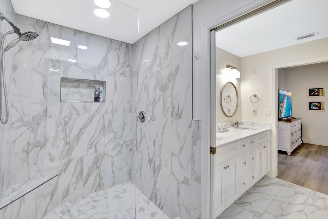 4500 Botanical Pl Cir #301, Naples, FL 34112