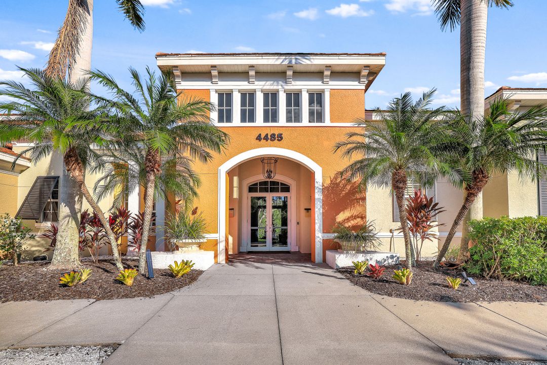 4500 Botanical Pl Cir #301, Naples, FL 34112