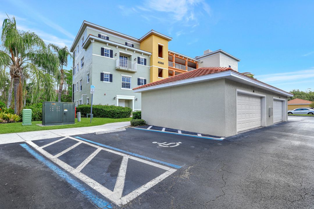 4500 Botanical Pl Cir #301, Naples, FL 34112