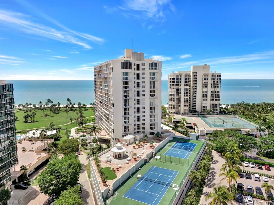 4041 Gulf Shore Blvd N #703, Naples, FL 34103