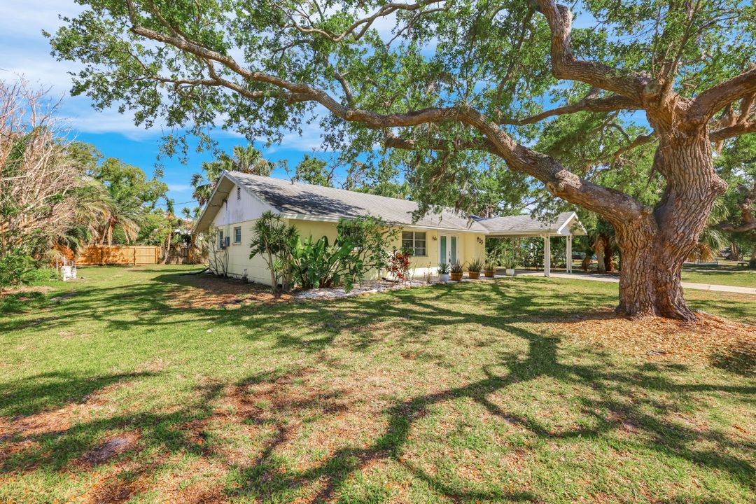413 Pameto Rd, Nokomis, FL 34275