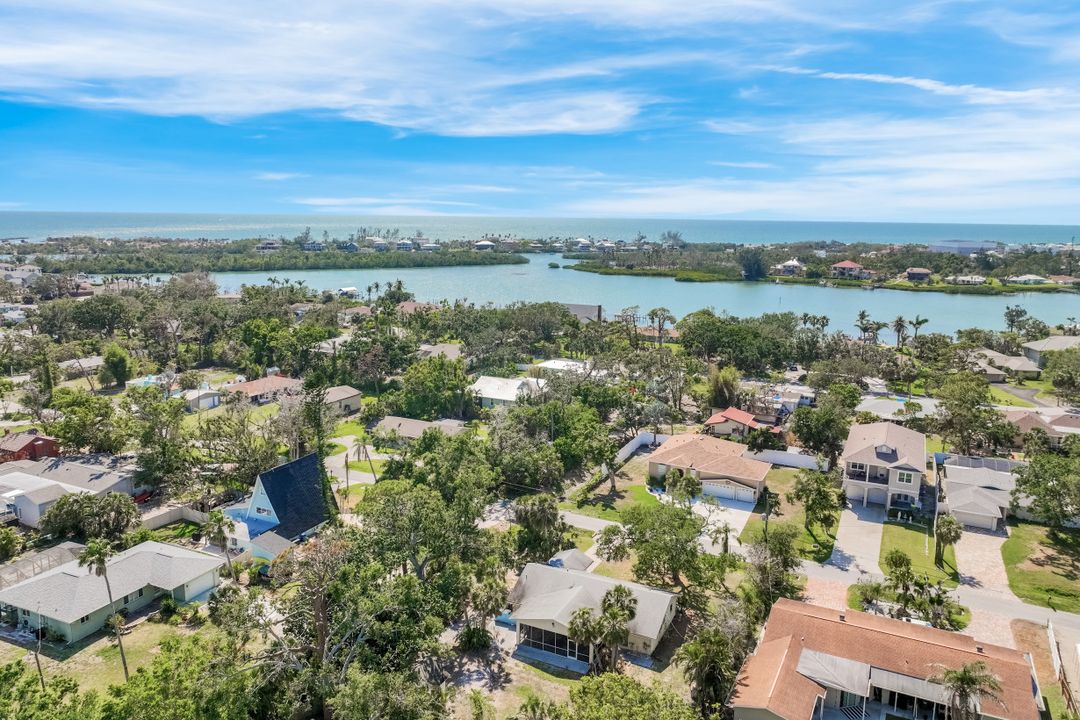 413 Pameto Rd, Nokomis, FL 34275