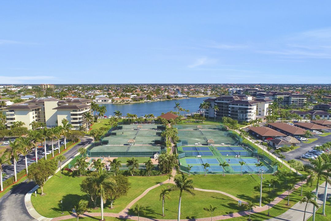 320 Seaview Ct #305, Marco Island, FL 34145