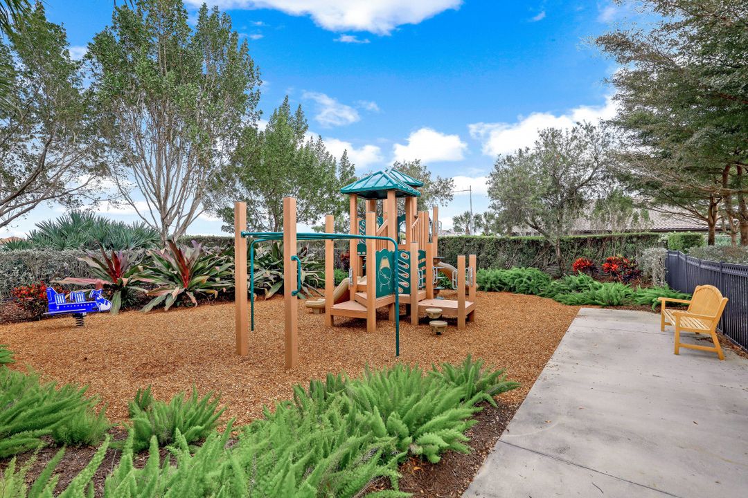 8396 Promoso Ct, Naples, FL 34114