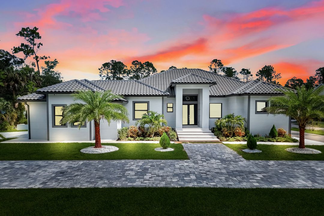 333 12th Ave NE, Naples, FL 34120