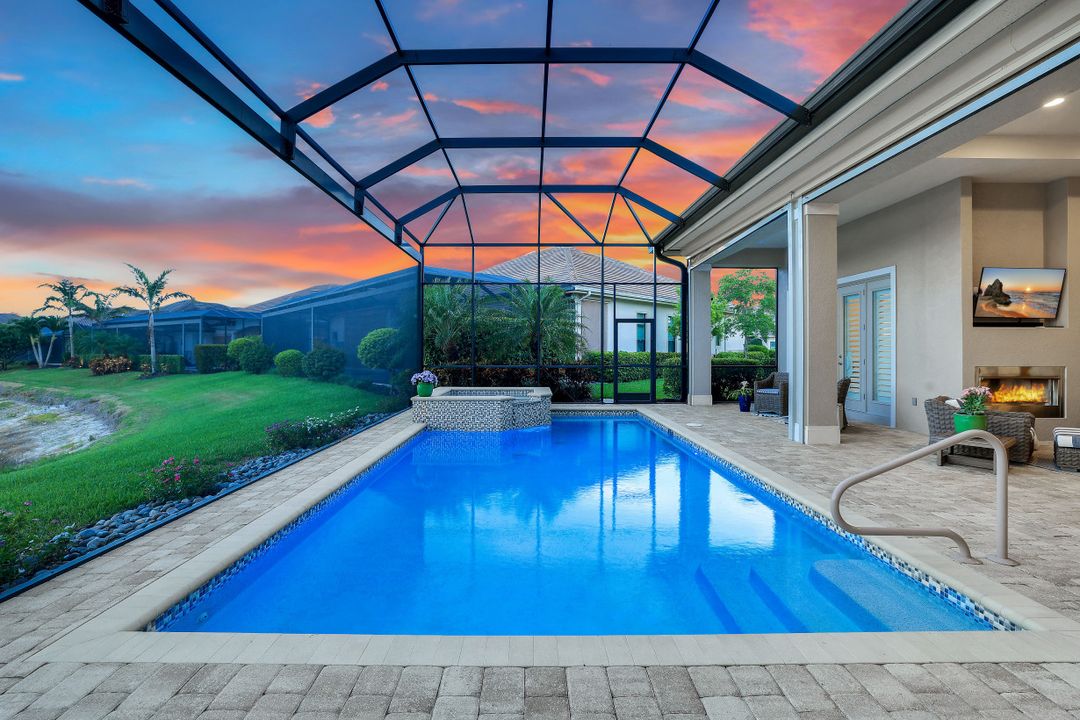 9010 Arrezo Ct, Naples, FL 34119